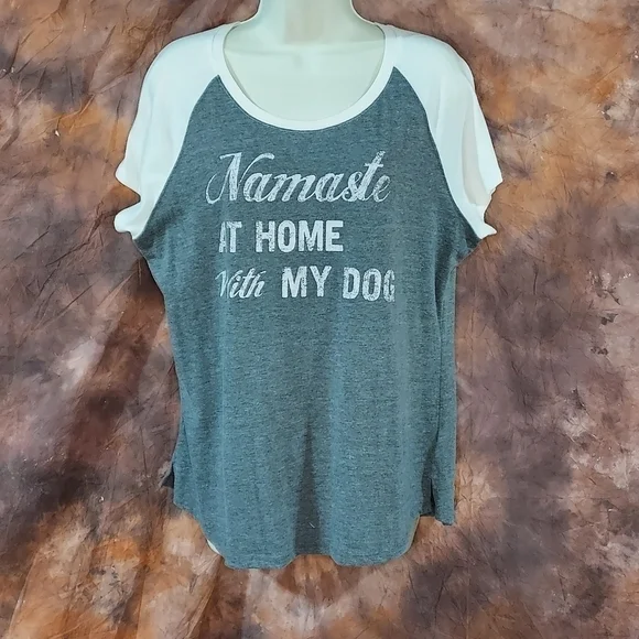 Maurices graphic tee tshirt scoop neck Namaste at home with my dog gray cream L - Picture 2 of 7